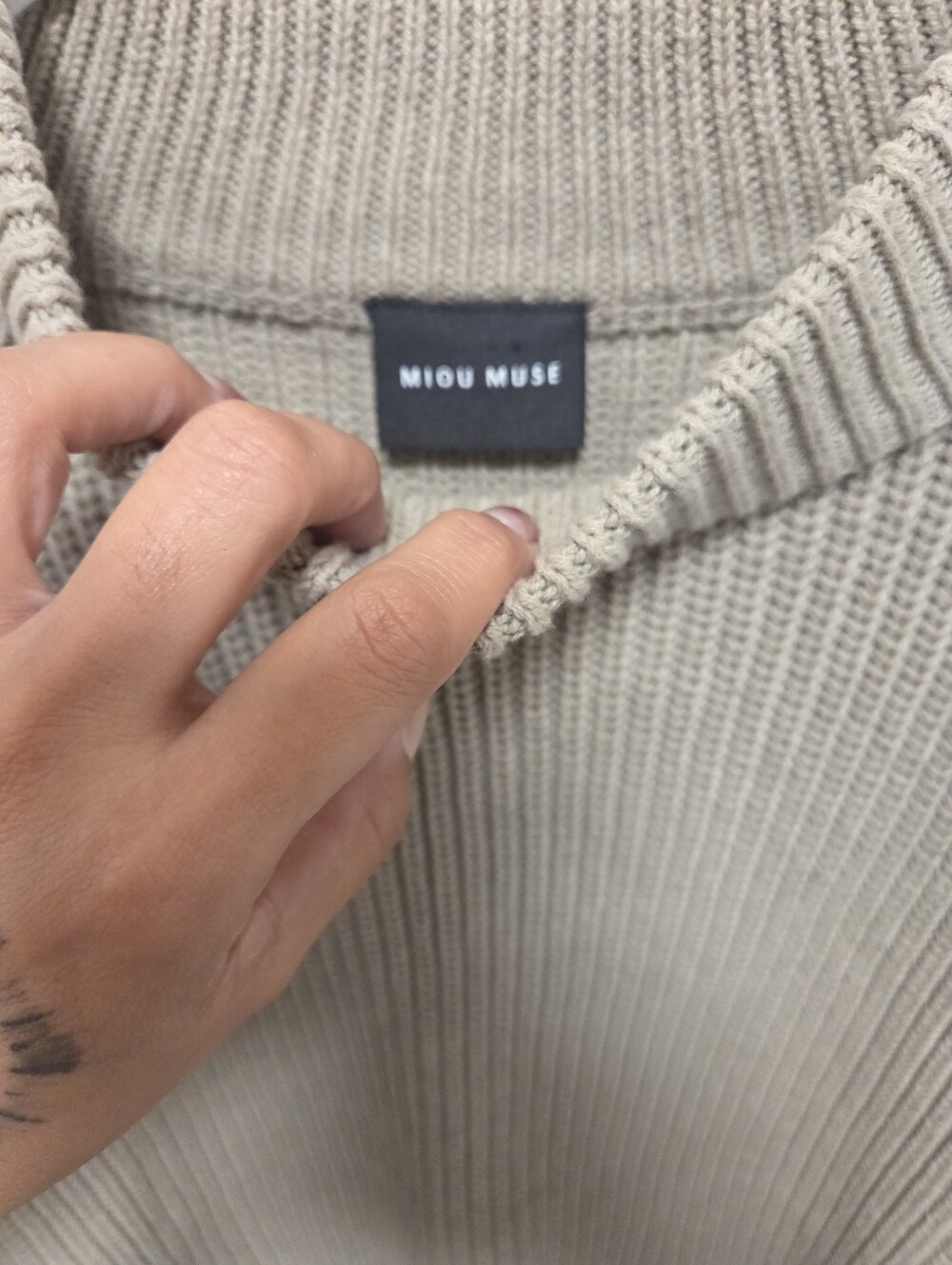 Chunky Bubble-Sleeve Cropped Sweater - Taupe - Picture 4 of 5